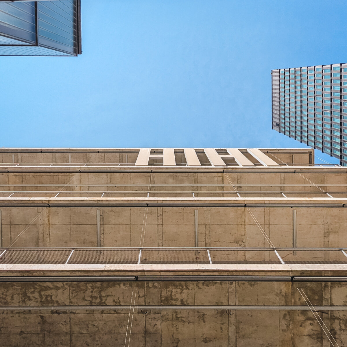 Gebäude mit Schriftzug "Hihi" im Werksviertel