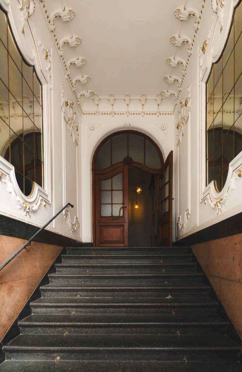 Herr­schaft­lich